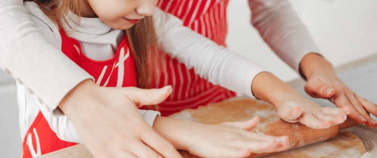 Çocuklar için pizza yapma atölyeleri düzenleyerek ailelerin birlikte keyifli vakit geçirmesini sağlıyoruz.