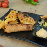 Mozzarella peyniri, haşlanmış nohut, kırmızı soğan, maydanoz, pul biber, limon suyu