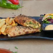 Mozzarella peyniri, tarhun, Frenk soğanı, lor peyniri, Antep peyniri, sarımsak, maydanoz